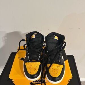 Air Jordan 1 Retro High OG Taxi Black / Sail Size 7 AUTHENTIC